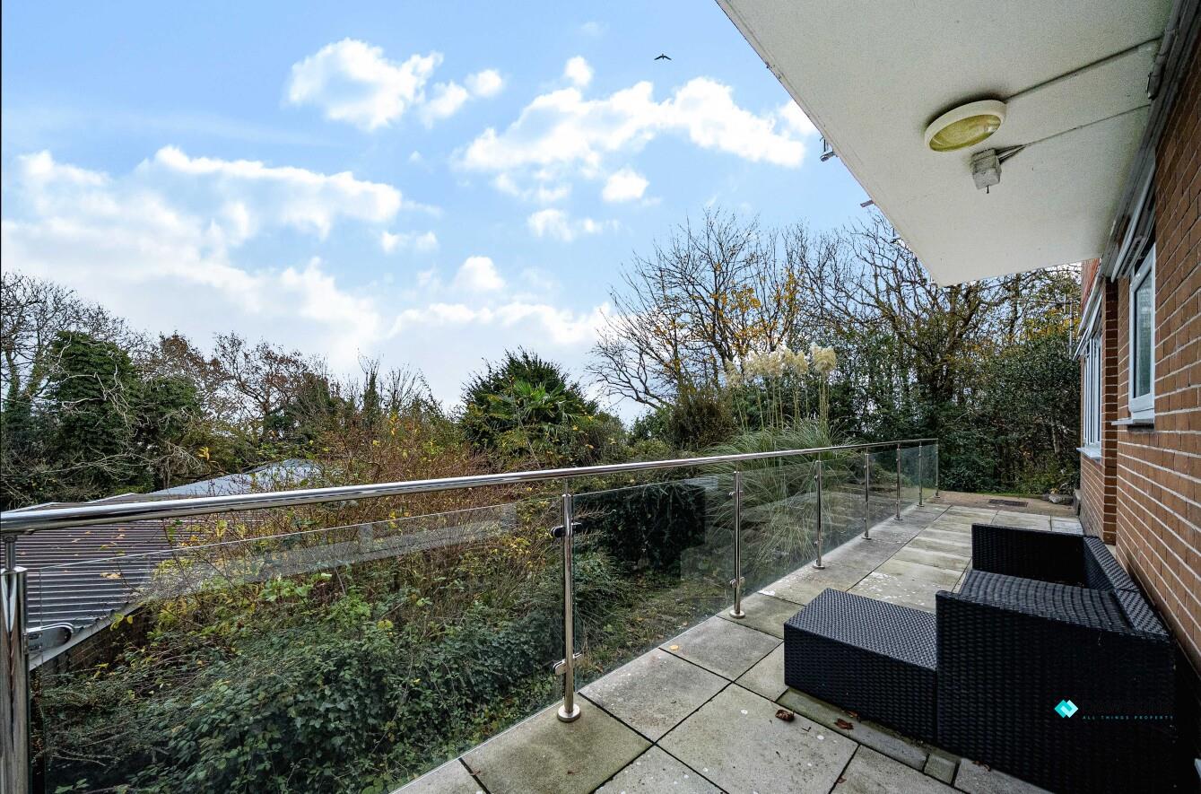 Highcliffe Court, Langland, Swansea, SA3 4TQ